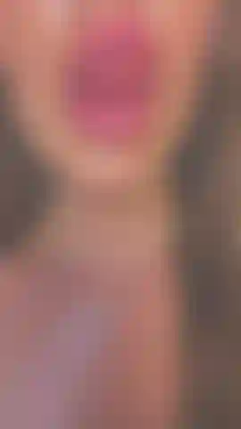 Mis grandes labios saboreando una enorme polla negra.