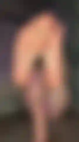 Footjob, mis piernas aceitadas están haciendo una paja con los pies.