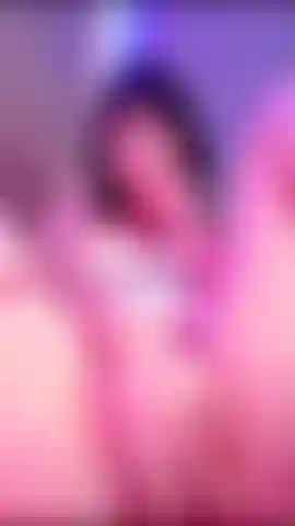 Secretaria cachonda folla en silencio al lado de su jefe.