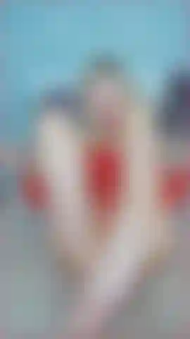 Trabajo de pies mis dedos largos acarician tu polla.