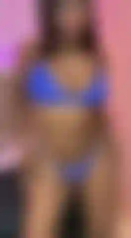 Hago striptease y juego domi.