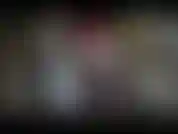 Mira mi coñito apretado debajo de mi falda mientras hago las tareas del hogar y ni siquiera sé que estás ahí.