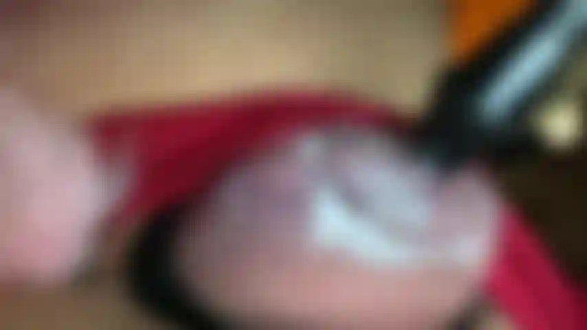 Mi coño bombeado está muy mojado.