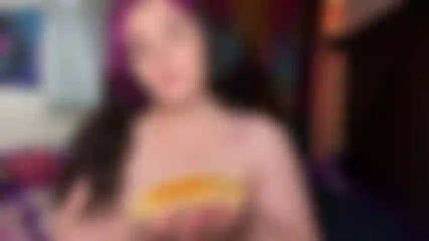 Comiéndome un bocadillo desnuda asmr.