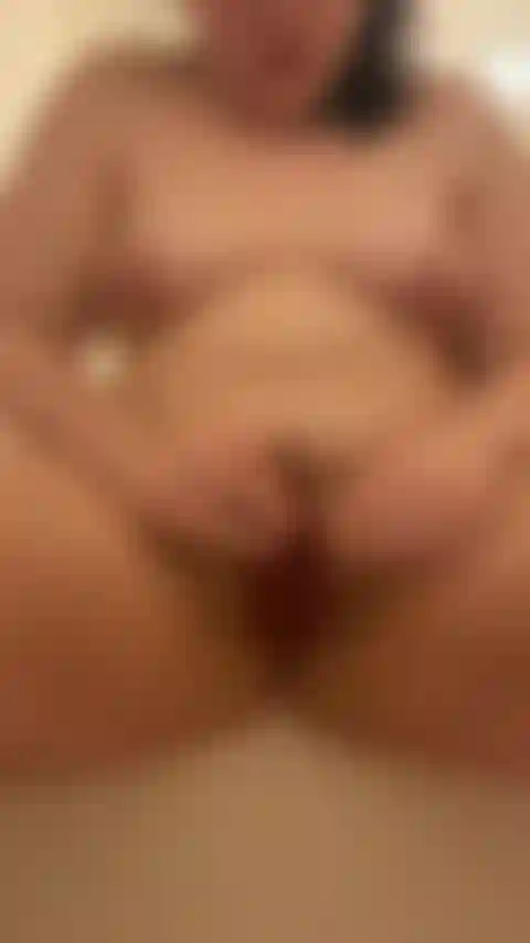 Shh, squirting tranquila mientras el esposo duerme (no intento ser linda, solo quiero correrme).