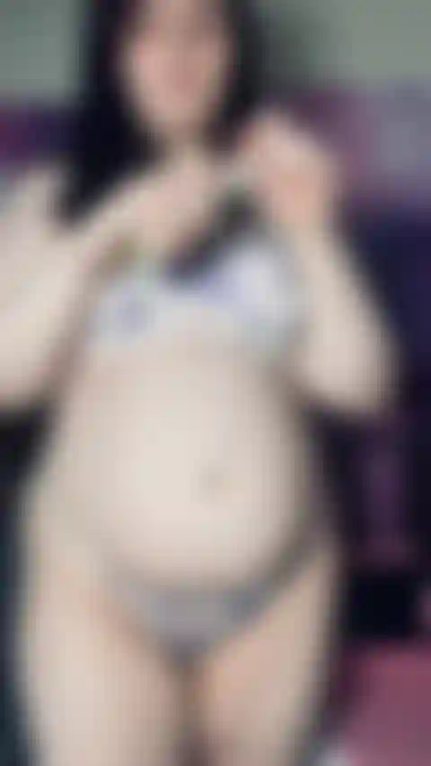 17 Milf de semanas de embarazo panza aceitada.