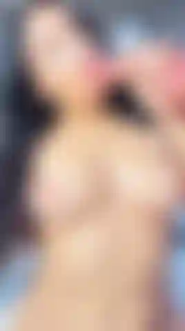 Imaginándote dentro de mí mientras te miro a los ojos y me besas la boca... Piel con piel... Me siento muy traviesa y juguetona.