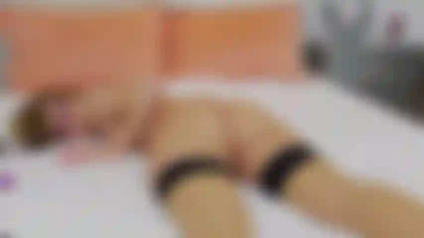 Provocándome con mi coño y mi culo.