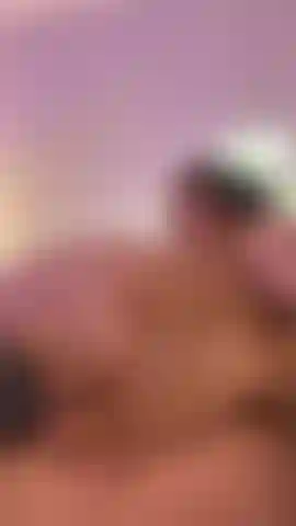 Un par de nalgadas para mi travieso trasero.