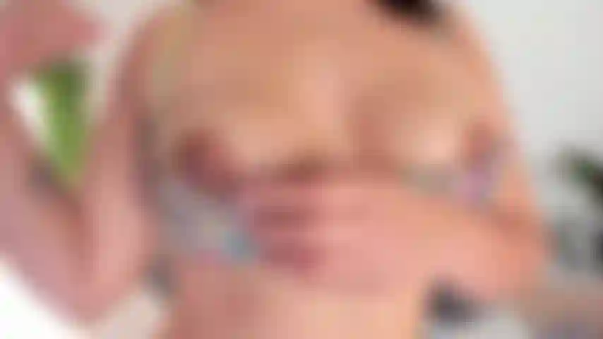 Tetas y culo mas cerca.