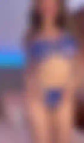 Follándome el culo a lo perrito.