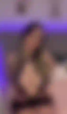 Follándome el coño hasta chorrear.