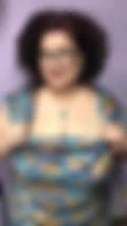 Lola's Classic Tit-Flash & Shimmy