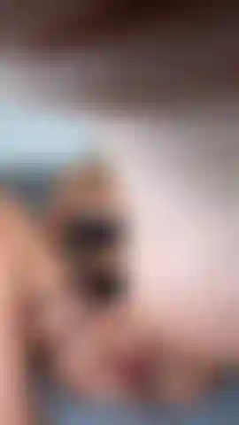 Juego de coño en lencería sexy de encaje negro.