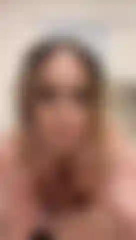 Provocativa y meto los dedos en el coño.