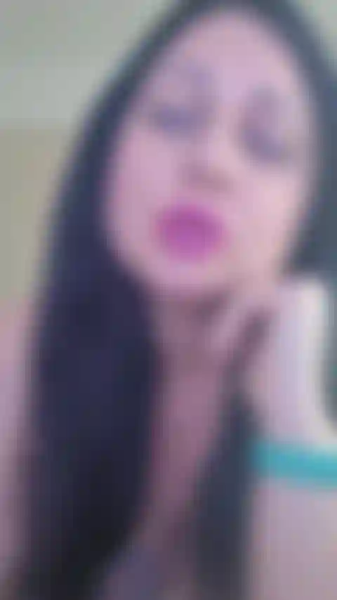 Cuerpo caliente en topless provocando.