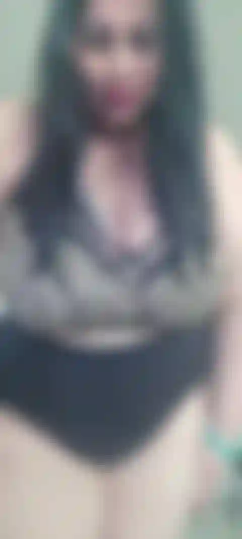 Bailando, provocando mmm.