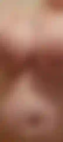 Agua fluyendo en mi coño caliente.