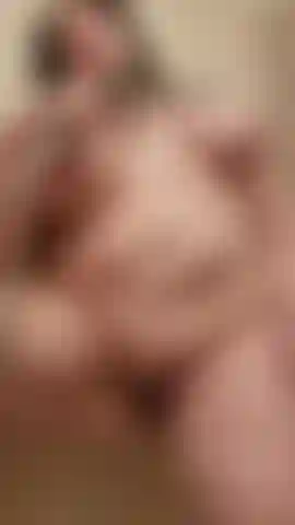 Jugando conmigo misma en la ducha.