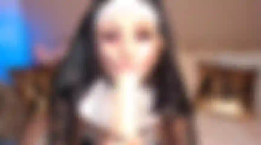 22. Bukkake duro, arcadas, asfixia, bofetadas, maquillaje estropeado, soy tu monja desagradable.