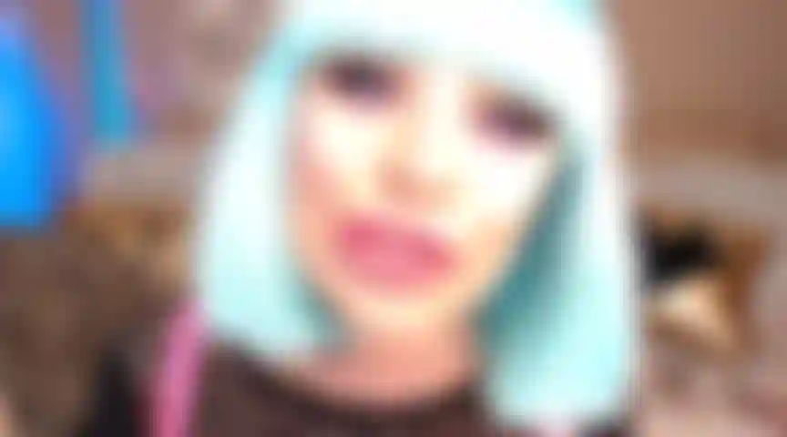 29. Nuevo video provocando con mis nuevos labios falsos brillo de labios brillante muchas tetas ahegao sexy gimiendo sin juguetes lamiéndose los dedos.