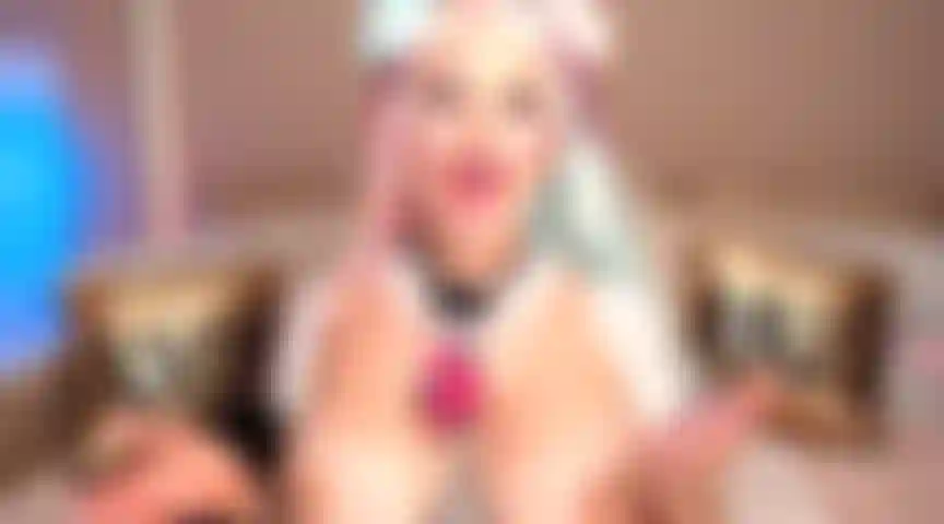 53. Bukkake facial doble con ducha rápida de semen en traje de colegiala.