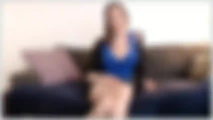 Juego de roles que estamos en una cita y te invito a volver a mi casa. Intento ser buena pero estoy muuuy cachonda y una cosa lleva a la otra...