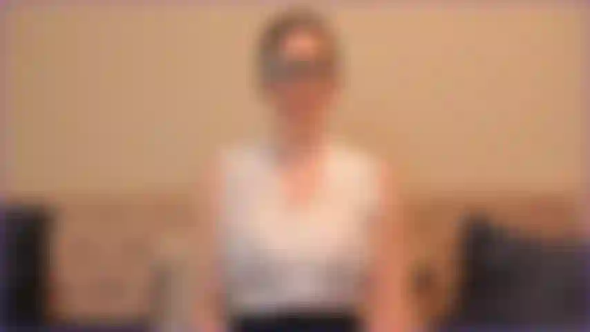 Profesora joi. Te estoy enseñando sobre zoom porque estás fallando, no puedes dejar de mirar mis tetas. Déjame enseñarte a masturbarte, luego podrás concentrarte en la clase. Uso el nombre michael en todo momento.