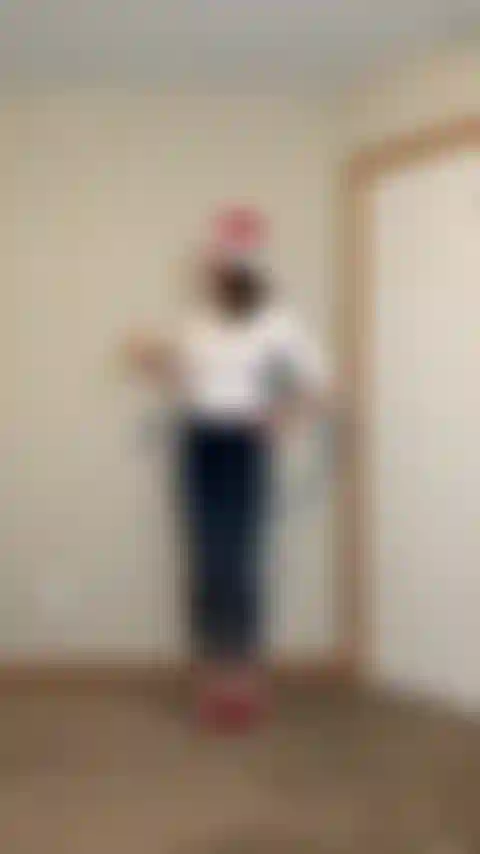 Fiesta en la oficina de vacaciones. Te escucho a ti y a otros hablar sobre mis senos y decir que son falsos. Les demostraré a todos que en realidad son reales.