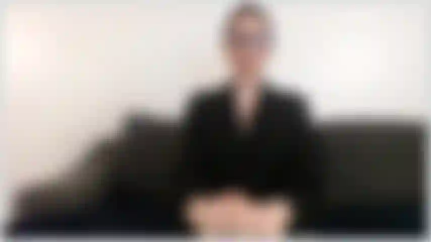 Soy la dra. Lori taylor, y gracias por comprar mi video sobre cómo mejorar su matrimonio. La 1ra parte es solo para hombres. Pídele a tu esposa que salga de la habitación :) incluye desnudez total, burlas, joi.