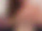 Masajeo y exprimo mis senos: me pruebo 3 camisetas sin mangas, luego me quito y masajeo, aprieto y sacudo mis senos mientras hablo de lo grandes y pesados que son.