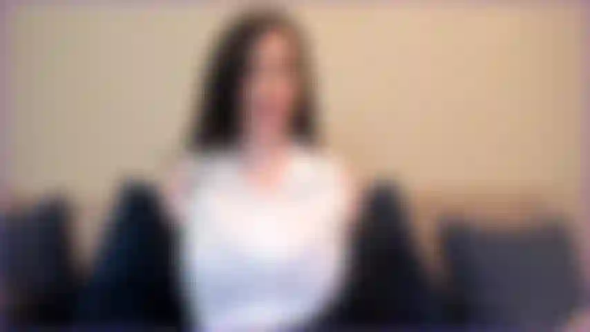 Abogada de divorcios, te ayudo con tu divorcio, y no puedes dejar de mirarme las tetas. Seamos poco profesionales: ¡sácate la polla! Date prisa antes de que te empeore el divorcio.