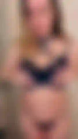 Come closer… let me show you how I play with my tits in this cute blue velvet set 💕