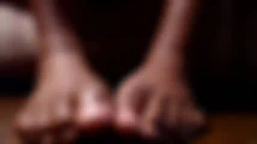 Mostrando mis pies sexys.