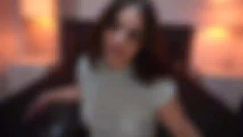 Quieres follarme la cara al revés y ensuciarme la cara?