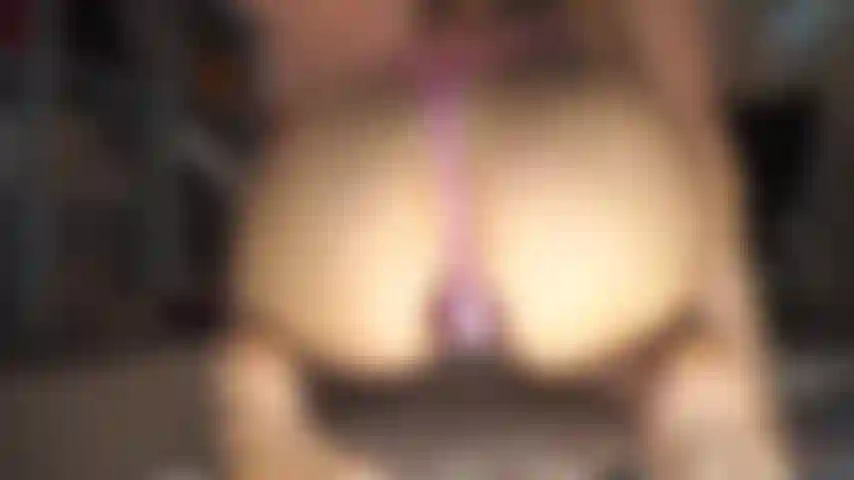 Una niña y todos sus juguetes anales...