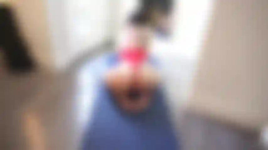 ¿Y si llegas a casa después de un duro día de trabajo y me ves haciendo yoga así?