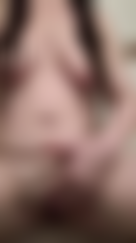 Jugando conmigo misma fuera de la ducha.