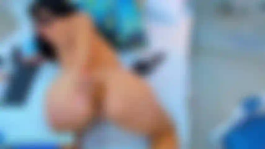 Juego de dildo en mi culo anal.