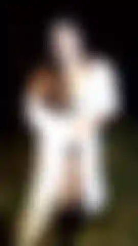 Quítate un calcetín y cierra los pies.