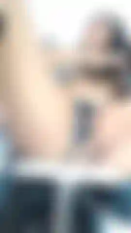 Milf, cachonda, caliente, coño, dedos, masturbar, al aire libre, exhibicionista, gafas, dedos en el coño, follada en el coño.