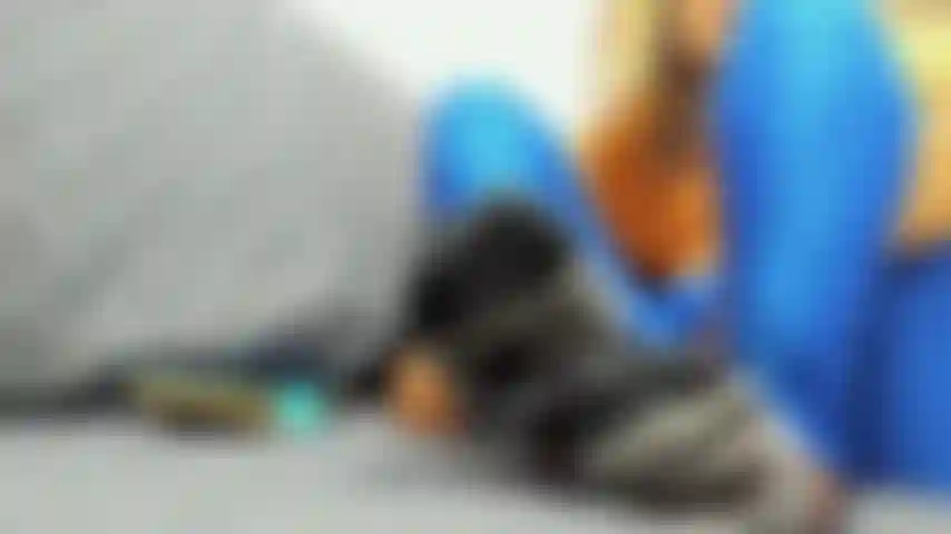 Quítate la piel de las plantas de los pies.