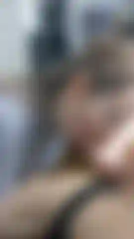 Embarazada mamada provocando, lamiendo y chupando su polla dura (sin hacer que se corra).