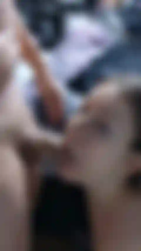 Me encanta chuparle la polla.