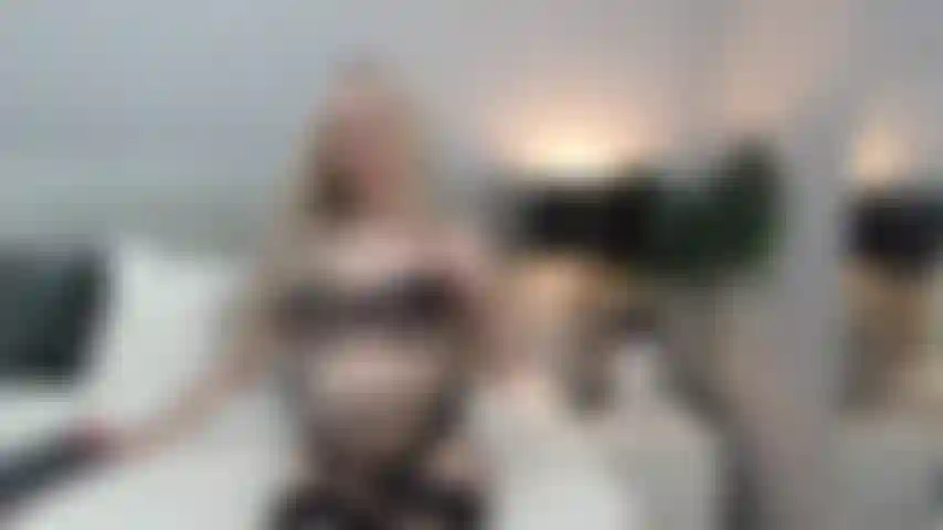 Espío mi show pvt, charla sucia italiana y juego con consoladores.