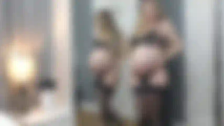 35 Semanas de embarazo: juego de strip tease con el coño y tetas lecheras.