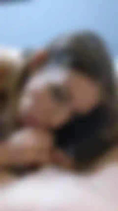 Poniéndole la polla tan dura.