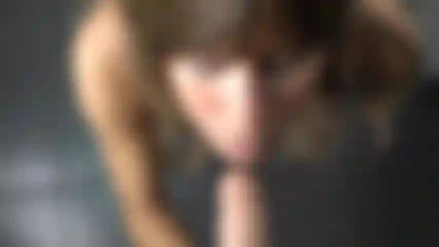 Dando una deliciosa mamada.