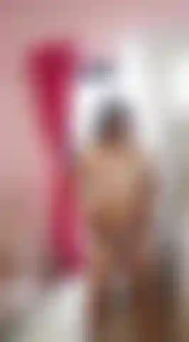 ¿Qué piensas de mis tetas pequeñas y mi culo grande?