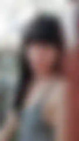 Hago que mi vecina casada adore mi cuerpo peludo.